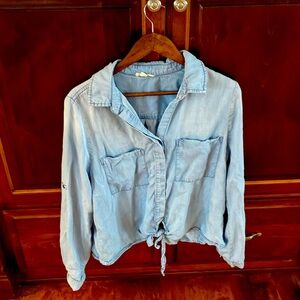 Adorable denim blouse - so cute for spring!